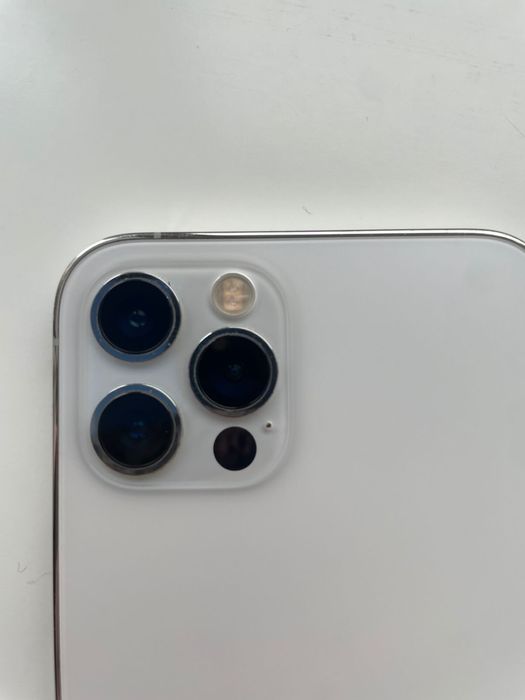 Продается iphone 12 pro , iphone 17 air