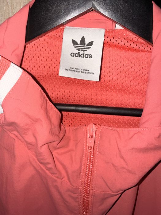 Geaca anti vânt Adidas, marimea XL, culoare corai, poliamida, stare foarte buna