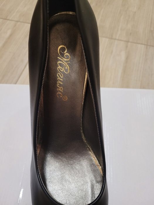 Дамски обувки на висок ток Мегияс