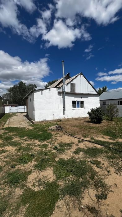 Продам 3 - комн. дом на дачном участке .