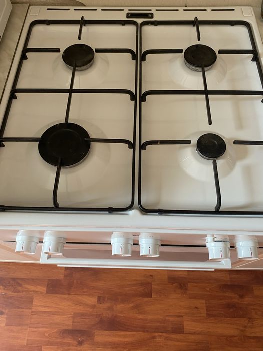 Продам газ плиту в хорлшем состояние духовка отлично работает