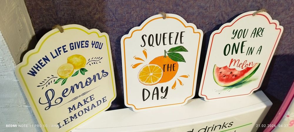 Големи светещи табелки