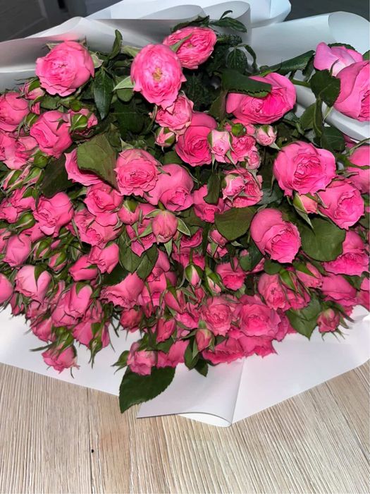 Продам цветы кустовые розы 21 штук