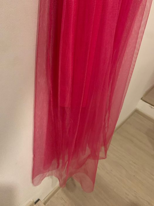 Розова рокля  с тюл и тънки презрамки