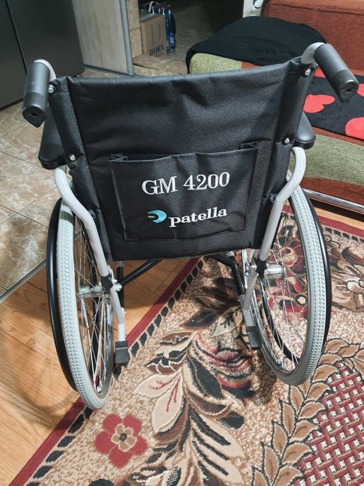 Vând cărucior nou pentru persoane cu dizabilități