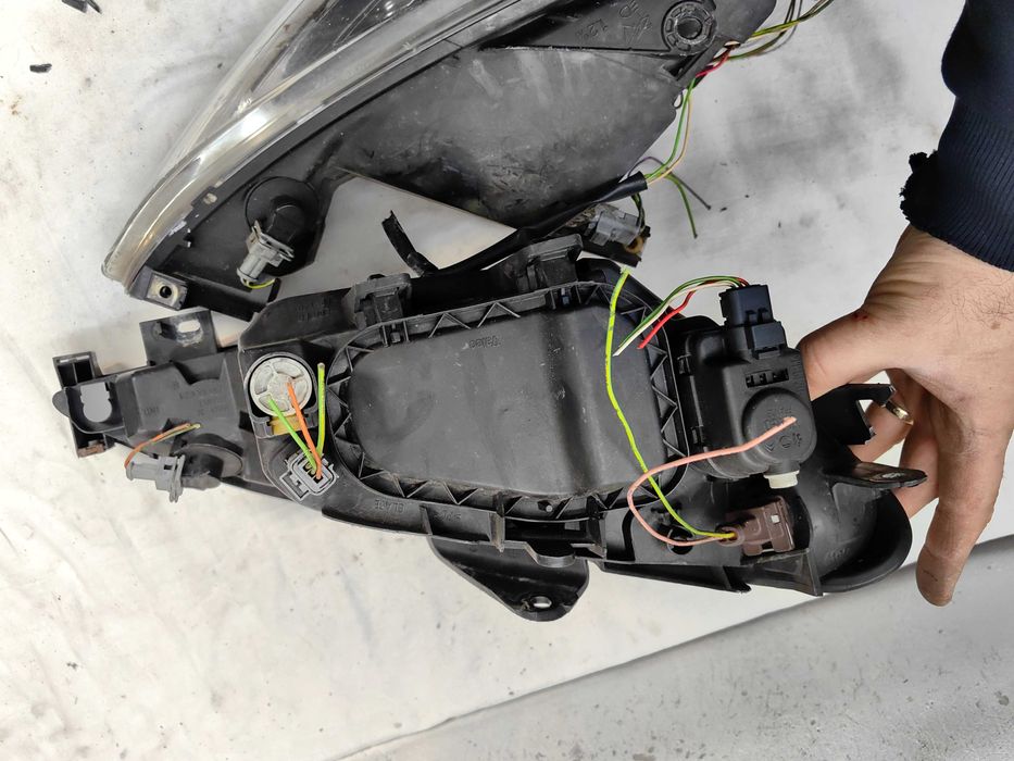 Оригинални фарове Пежо  Peugeot 206 Feis