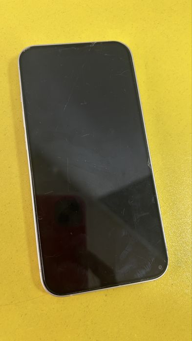 Белый iPhone 13, 77%