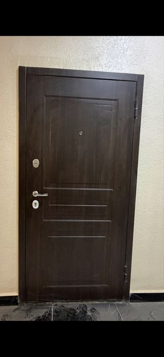 Дверь бу выходной