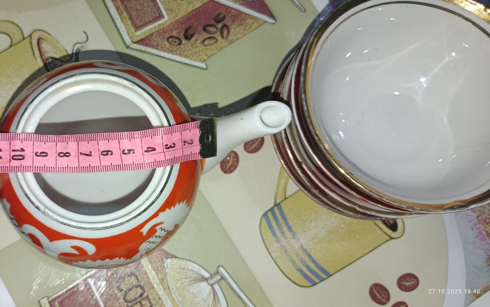 Продаются чайник и пять пиал.б/у