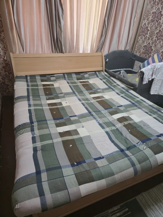 Продаётся 2 спальная кровать