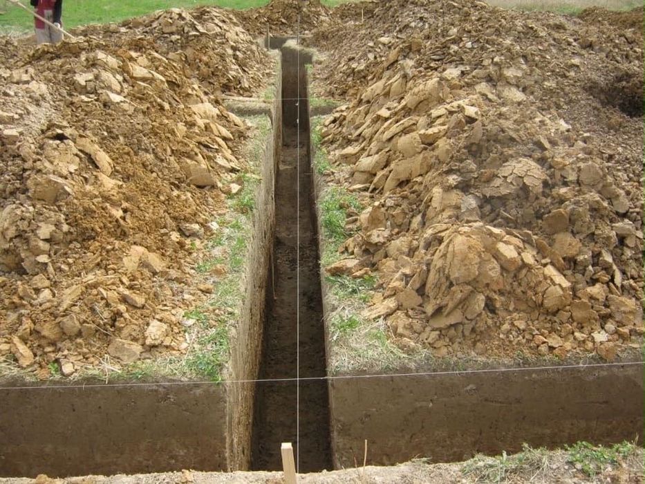 Копка траншей под фундамент, септики