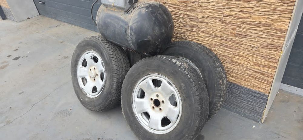 Шины липучка 205 . 70 .15