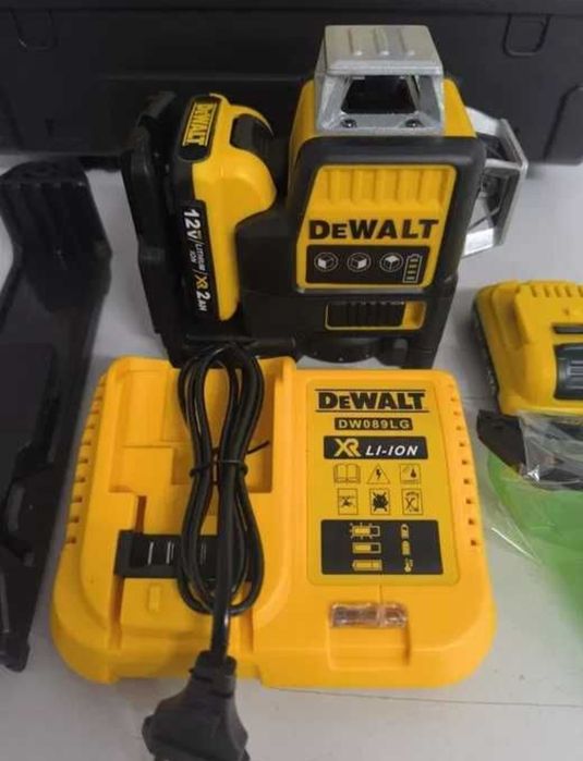 Nivela laser Dewalt 2 Acumulatori 12V si 2Ah  unghi 360° linii verzi