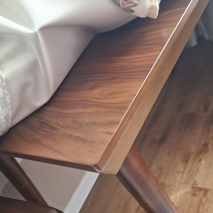 Продаётся стол и 4 стула