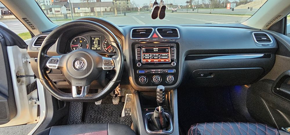 VW Scirocco 2009 | 2.0 TDI 140CP | Manuală | Bi-Xenon | Jante 18"