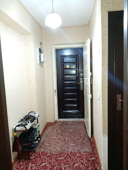 Uchtepada srochna 2 xonali uy sotiladi