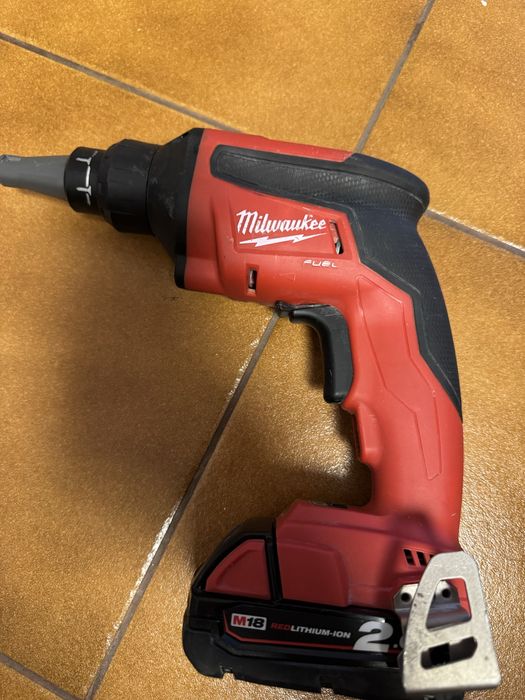 Milwaukee  M18  masina de insurubat/gaurit,  pentru gips carton - rigips