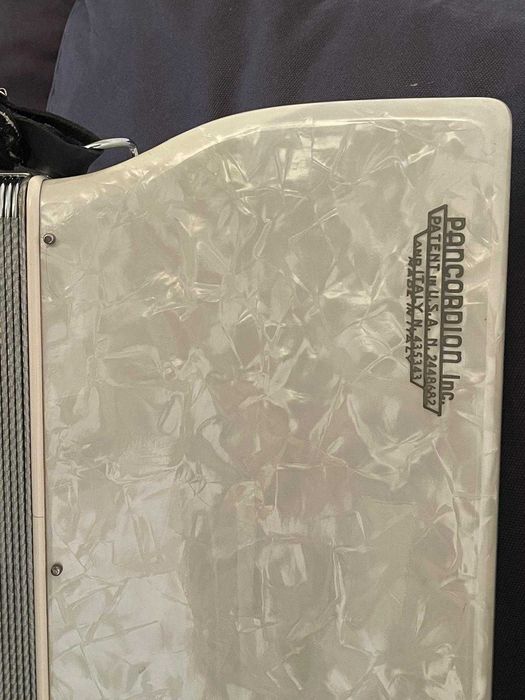 Acordeon Crucianelli 120 basi foarte ușor | claviatura mai îngustă