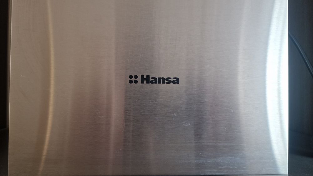 Продам кухонную вытяжку Hansa.