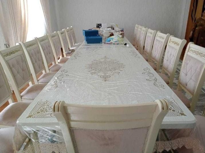 Стол 5метрлік екіге бөлінеді  18отыргышымен