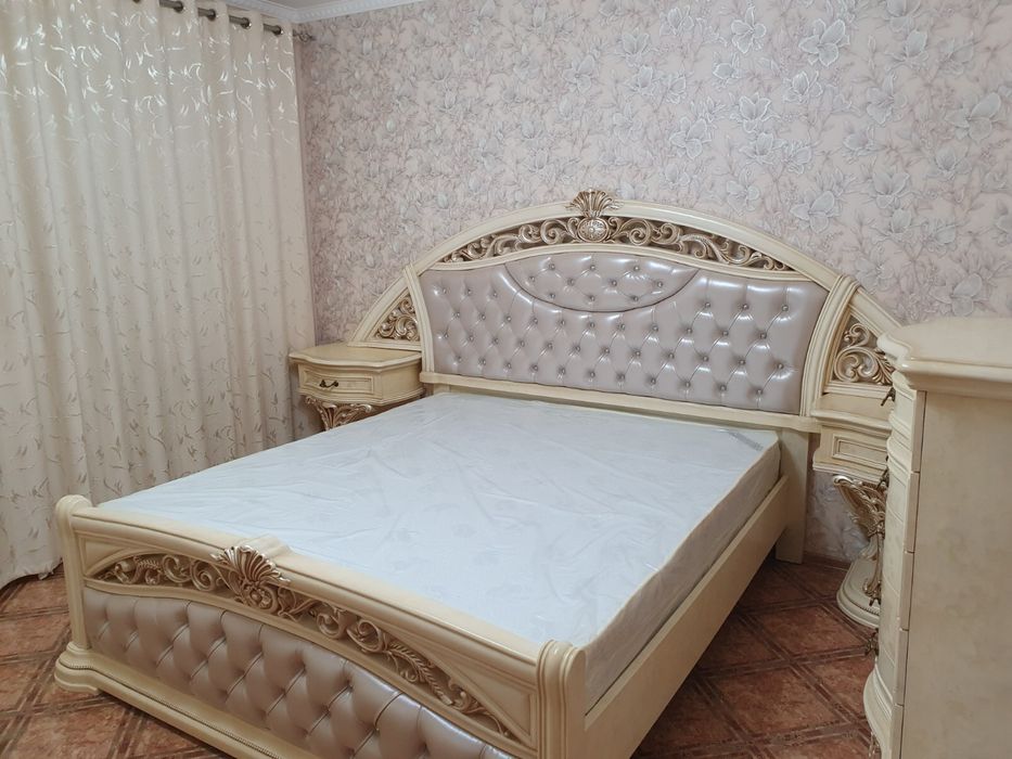 Продается спальный гарнитур