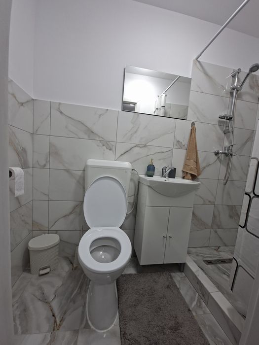 Garsoniera de închiriat-zona Tractorul (langa Coresi)