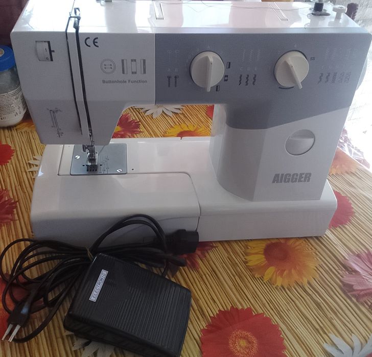 Mașină de cusut electrica