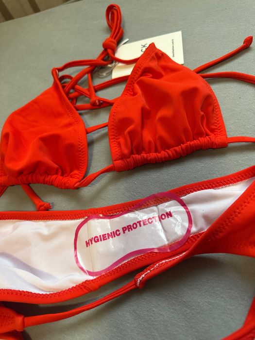 Бански червен М размер