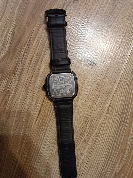 Продам часы sevenfriday