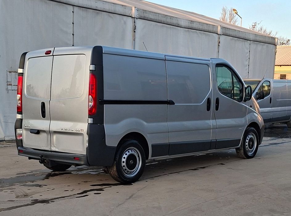 Opel Vivaro // Renault Trafic L2H1 2.0 diesel 2012