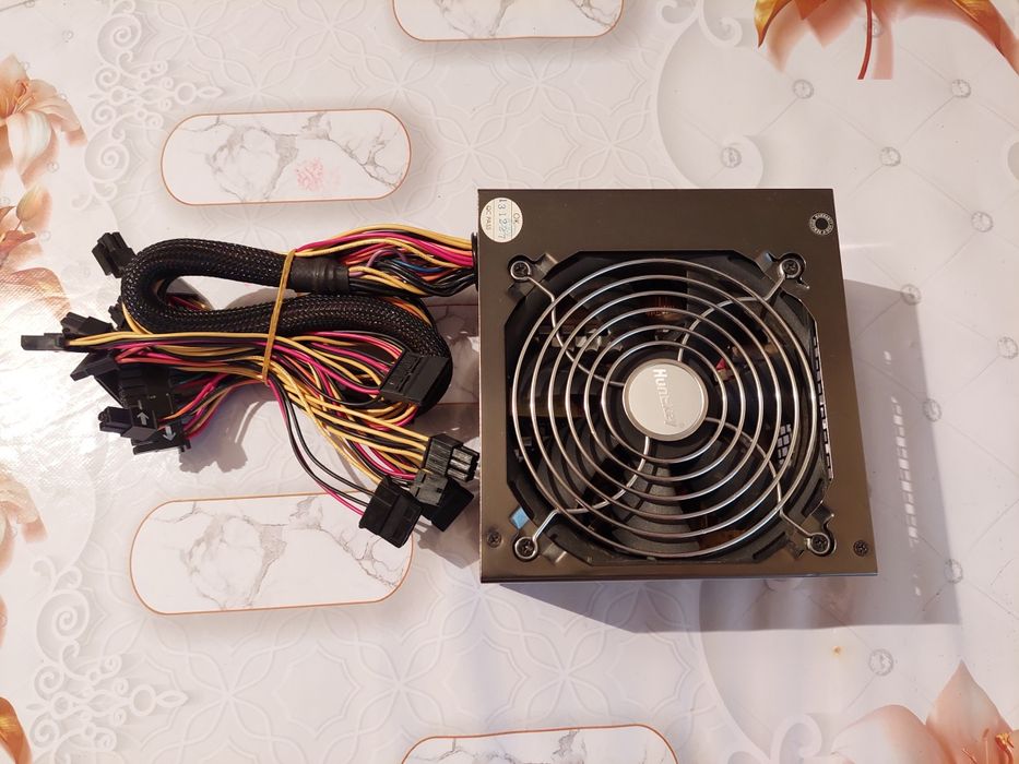 Продам блок питания HuntKey 550W