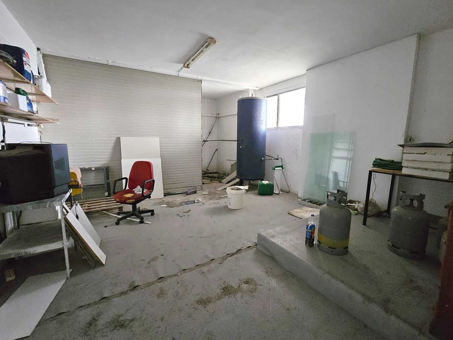 Продава се промишлен обект от 935 кв.м. в VI.PE. Кавала (код 4693)