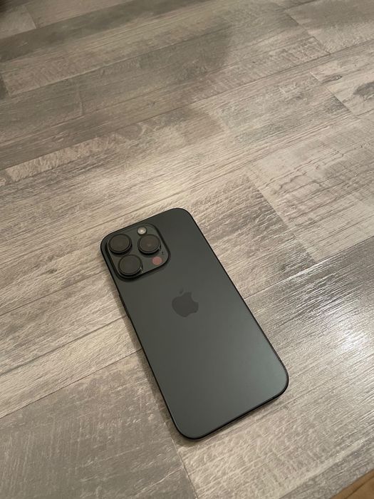 продам iphone 15 pro память 128
