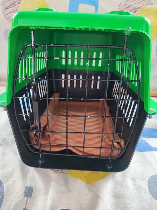 Переноска  для кошки ,ручка сломалась.