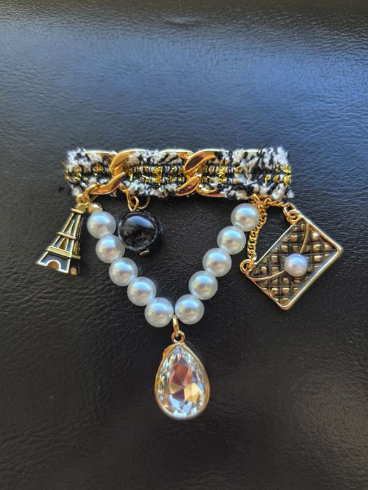 Ластици за коса, брошки, обеци