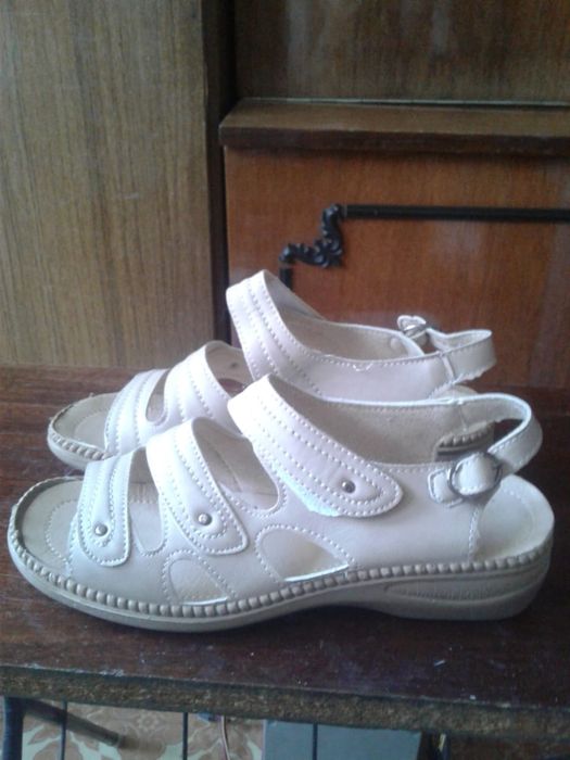 Женская обувь разная