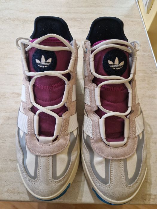 Adidas Light Strike 44