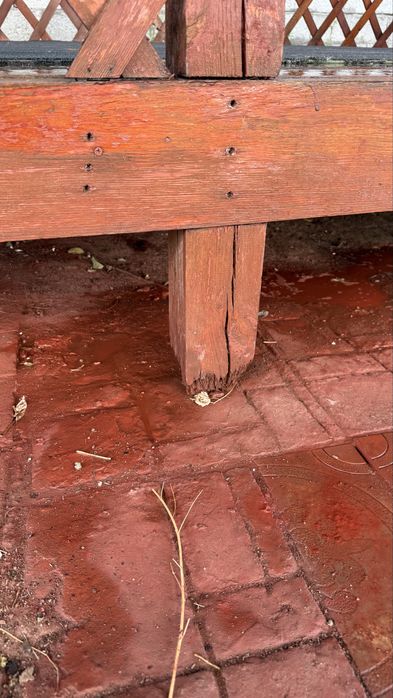 Топчан деревянный.