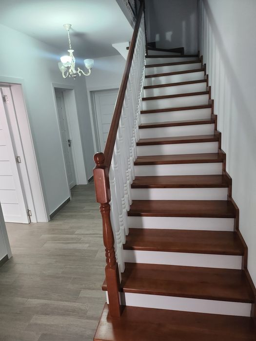 Închiriez casa duplex