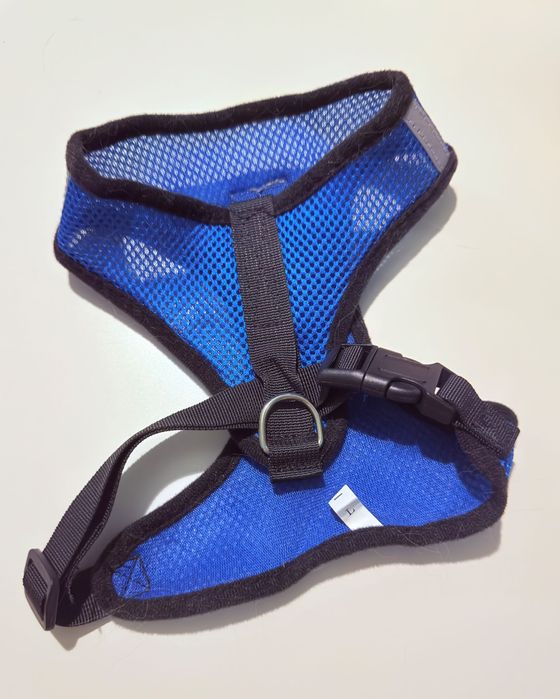 Продавам нагръдник за малко куче или голяма котка.