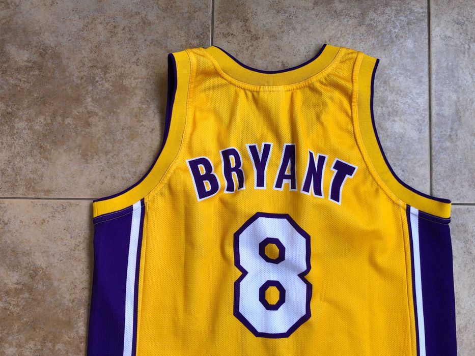 Kobe Bryant LA Lakers basketball jersey M