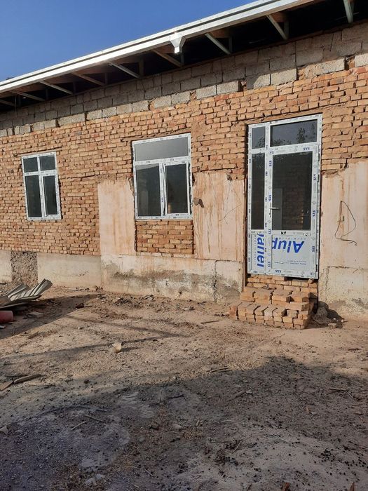 Hovli sotiladi, 5 sotokli, 3 xona qurilgan, Kitob tumani markazida