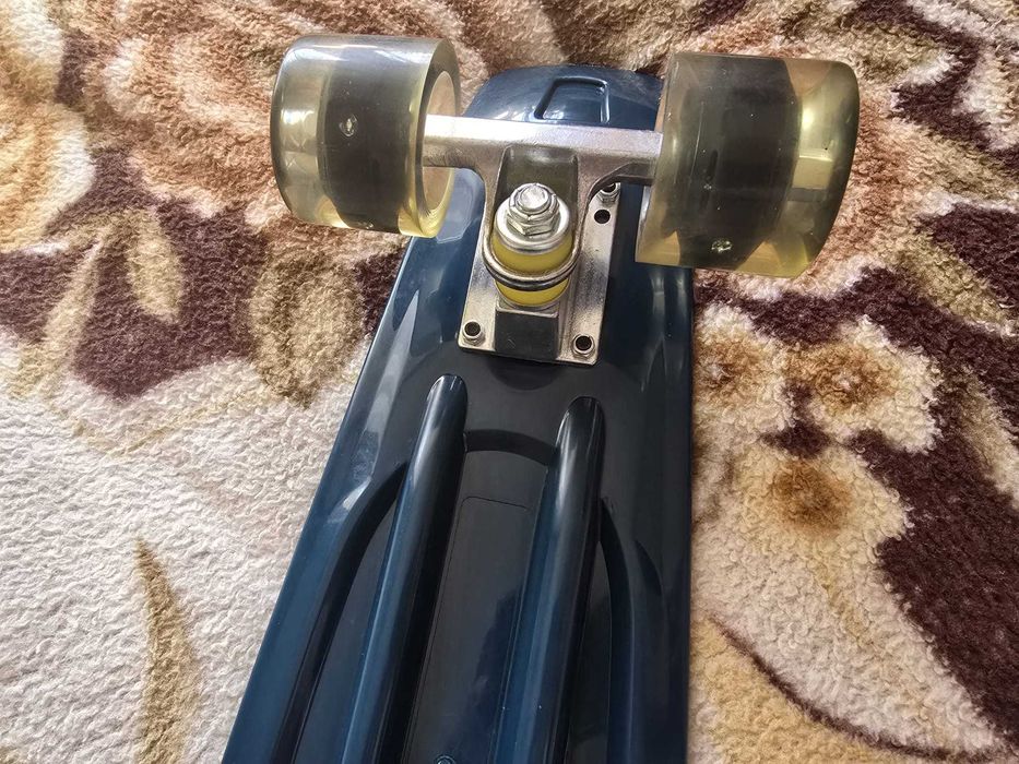 Vând skateboard nou