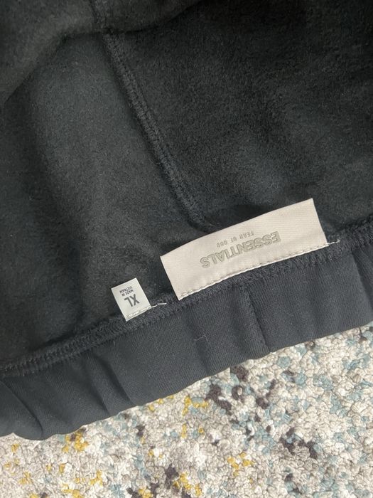 Pantaloni Essentials
