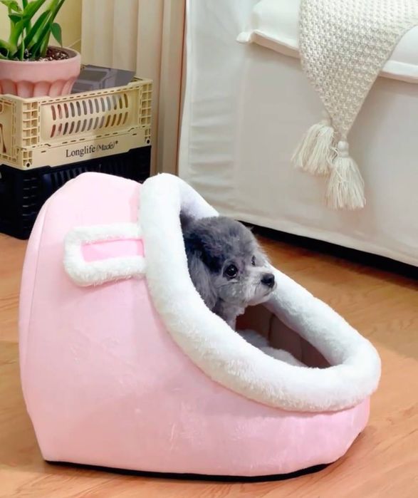 Уютно котешко легло в пещера. Мека и топла.