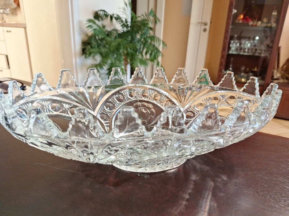 Продавам кристална фруктиера