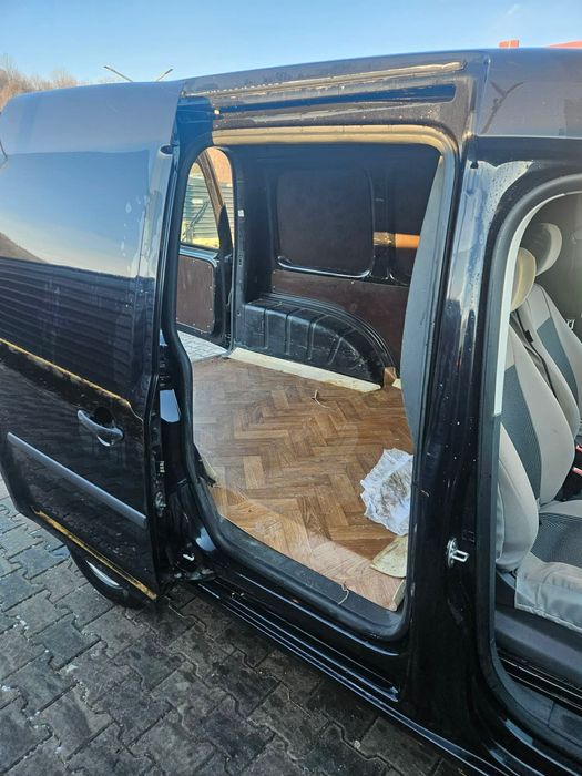 volkswagen caddy 2011