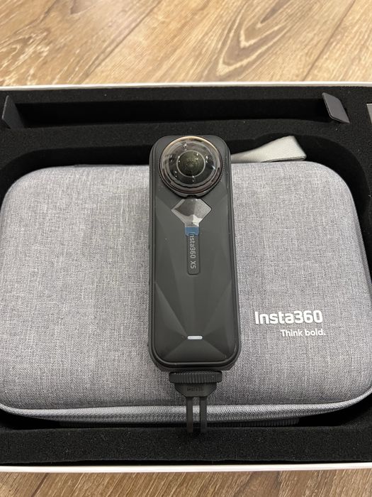 Камера Insta 360 x5 Essentials Bundle