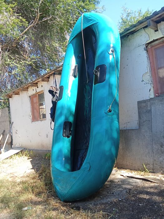 Лодка резиновая.
