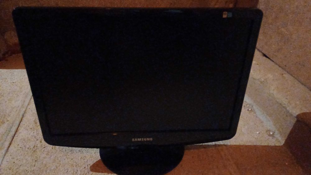 монитор samsung 20 inch подходящ за видеонаблюдение DVR